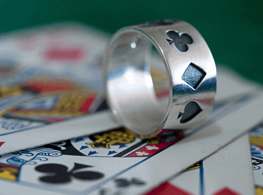 Người chơi trung cấp Poker và những sai lầm tai hại