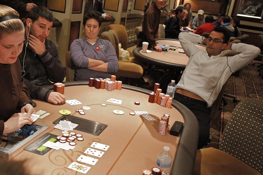 Cách chơi Stud Poker cho những ai muốn kiếm tiền từ bài online